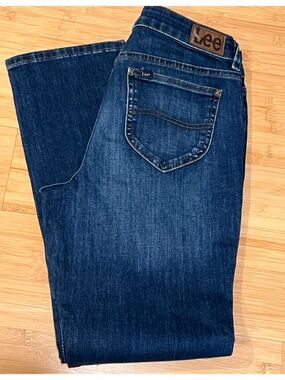 Lee Secretly Shapes Regular Fit * Mid Rise * Straight Leg - 10M NWT